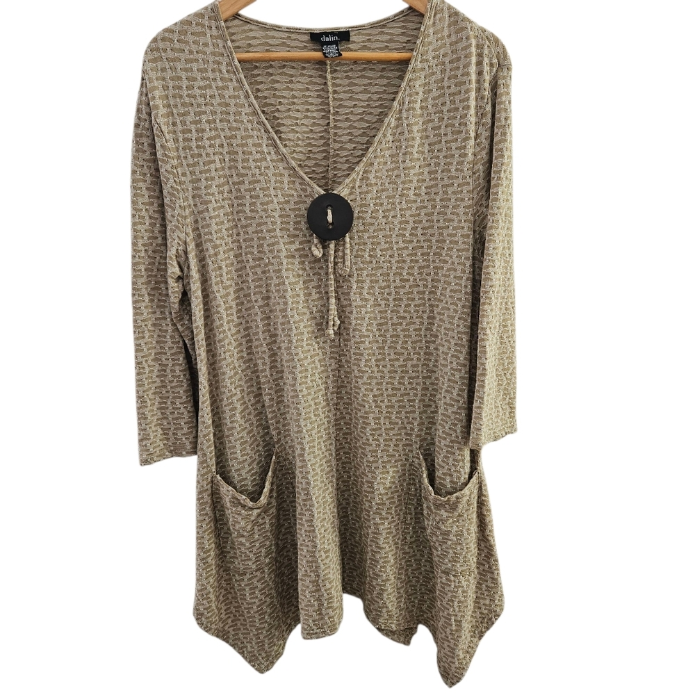 dalin Women's Textured V-neck Tan Boh Tunic Top